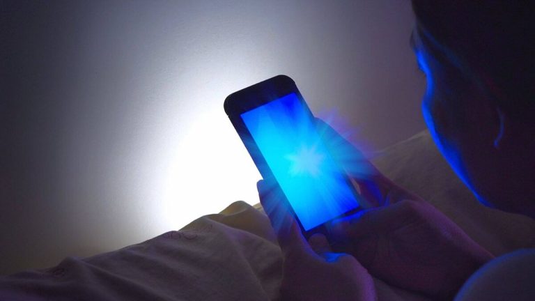 dangers of blue light and how to avoid it