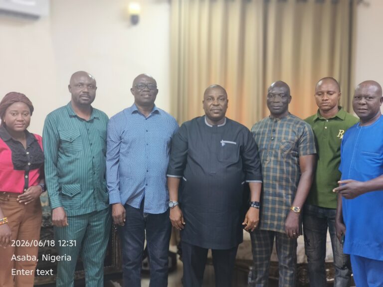 Hon. Charles Emetulu, (4th right) with members of Ndokwa Media Professionals Forum during their courtesy visit on Thursday